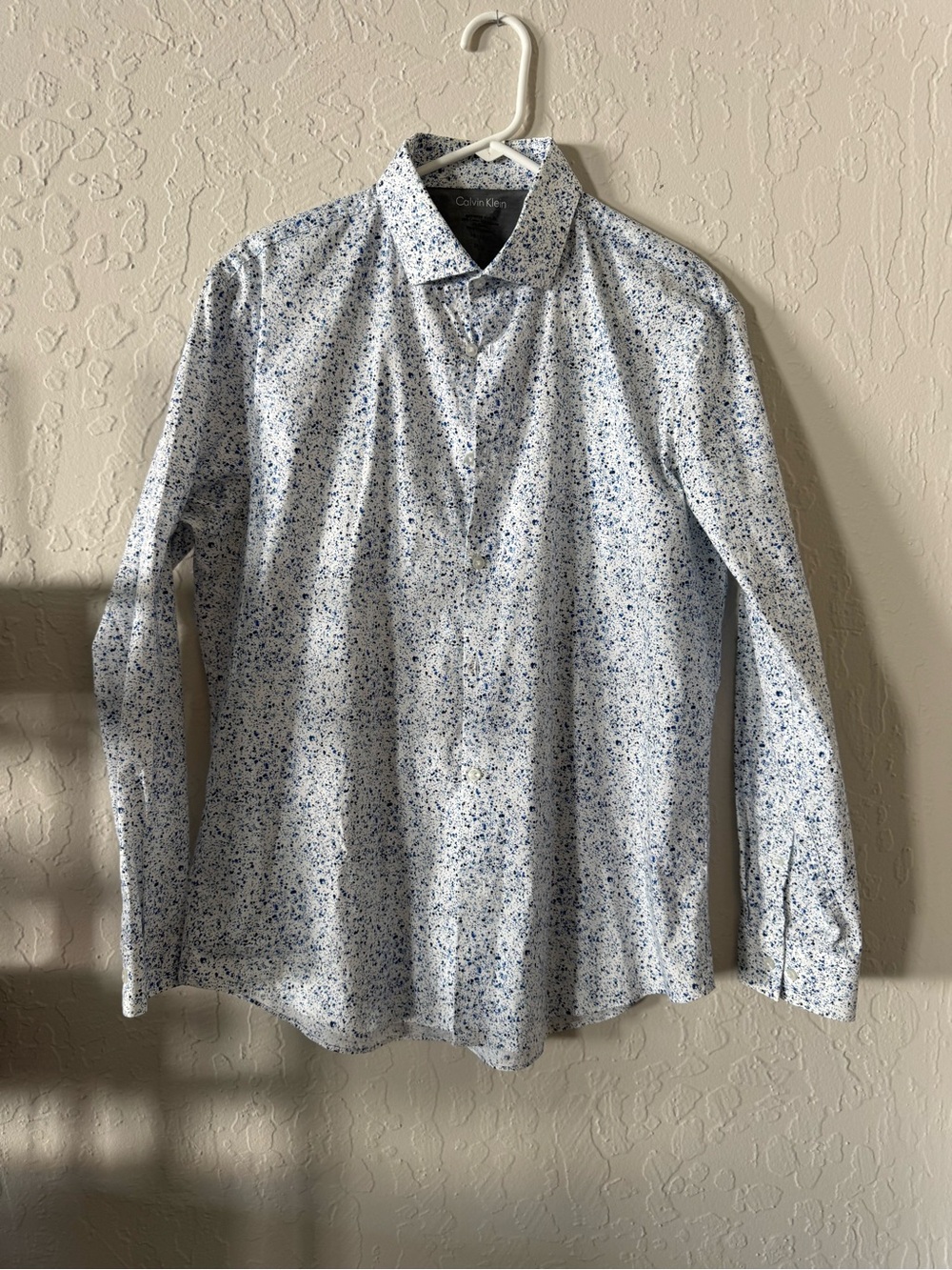 Calvin Klein Men's White Dress Shirt with Blue Micro-Print L